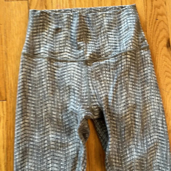 Lululemon sz 4 Wunder Under Crop Hi-Rise 21" Luon Arrow Jacquard Silver - Picture 2 of 6